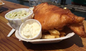 Cod & Chips bei Red Fish Blue Fish im Hafen von Victoria